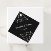 Spiderwebben Black and White Gothic Wedding Bedankjes Labels (In situ)