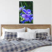 Spiderwort Plant Closeup in Full Bloom Canvas Afdruk (Insitu (Slaapkamer))