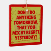 Spijt verleden en cadeau gespannen keramisch ornament (Rechts)