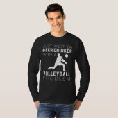 Spikes & Sips: gewoon een andere bierdrinker met e T-shirt (Voorkant volledig)