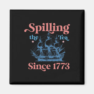 Spillen van de thee sinds 1773 Grappig 4 juli fees Magneet