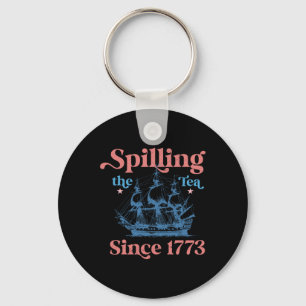 Spillen van de thee sinds 1773 Grappig 4 juli fees Sleutelhanger