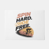 Spin Hard Ride Gratis Fietsen T-shirt Deurmat (Voorkant)