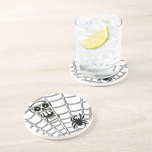 Spin in Web met Onderzetter van de schedel (Zijkant)