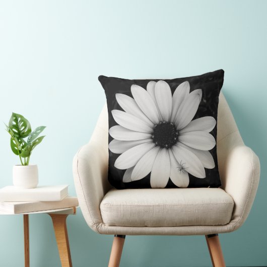 Spin op bloem zwart&wit Sierkussen (Stoel)