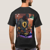 Spin the Beat: DJ-geïnspireerd grafisch T-shirt (Achterkant)