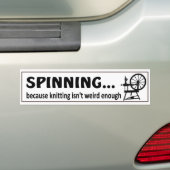 Spinnen omdat breien niet raar genoeg grappig is bumpersticker (Op auto)