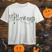 Spinnenwebben en spinnen over Halloween T-shirt