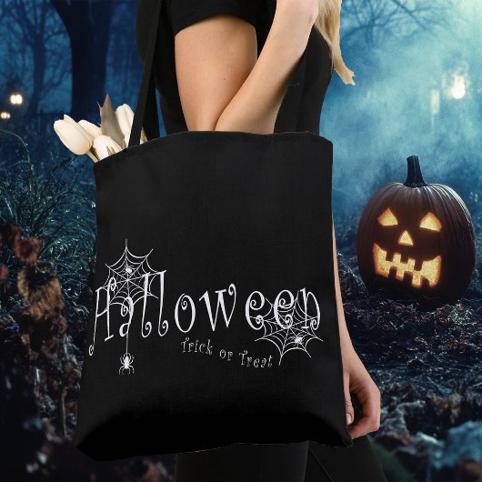 Spinnenwebben en spinnen over Halloween Tote Bag