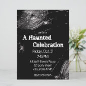 Spinnenwebben en witte spinnen Halloween Party Kaart (Staand voorkant)