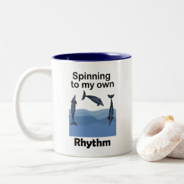 Spinnerdolfijn Draait Op Mijn Eigen Ritme Citaat Tweekleurige Koffiemok