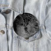 Spinneweb zwart-wit foto ronde button 4,0 cm (In situ)