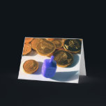 Spinning Dreidel with Gelt (chocolate coins) Feestdagen Kaart<br><div class="desc">Happy Hanukkah (Spinning Dreidel with Gelt (chocolate coins) chanukkah,  Jewish,  religie,  Holiday,  game,  children,  familie,  spiritueel</div>
