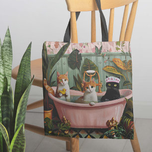 Spint en bubbels: een kat-tastische badscène tote bag