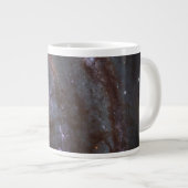 Spiraal Galaxy NGC 3627. Grote Koffiekop (Voorkant rechts)