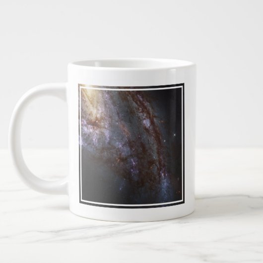 Spiraal Galaxy NGC 3627. Grote Koffiekop (Links)