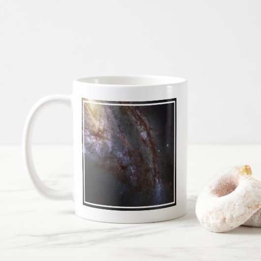 Spiraal Galaxy NGC 3627. Koffiemok (Met donut)