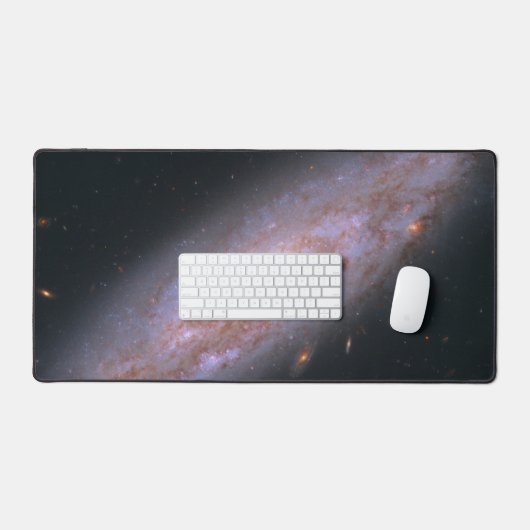 Spiraal Galaxy NGC 3972. Bureaumat (Keyboard & Muis)