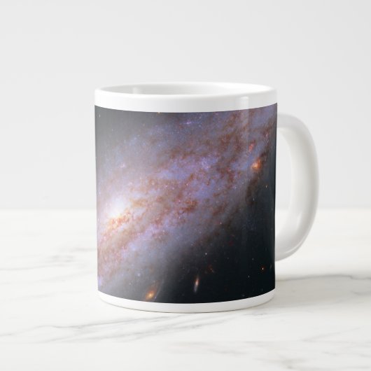 Spiraal Galaxy NGC 3972. Grote Koffiekop (Voorkant rechts)