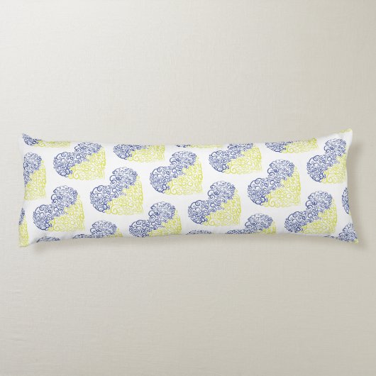 Spiraal wervelt mehandi hart Oekraïense vlag kleur Lichaamskussen (Achterkant)