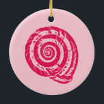 Spiral Seashell Block Print, Coral Pink & Fuchsia Keramisch Ornament<br><div class="desc">Ornament in een blokafdrukpatroon,  gebaseerd op een spiraalvormige zegel,  in diepe fuchsia roze op een pastelkoraalroze achtergrond</div>