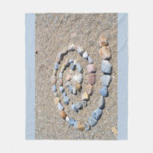 Spiral Stone Beach Art Fleece Deken (Voorkant)