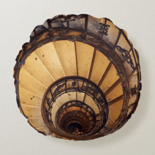 Spirale cirkeltrap trappen oude bouwtrap rond kussen