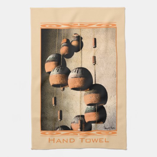 Spiraled Clay Wind Chimes still Life Theedoek (Verticaal)