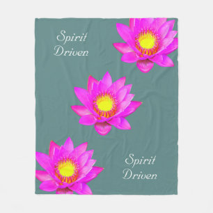 Spirit Driven Lotus Flowers on Bluish Blauwgroen F Fleece Deken