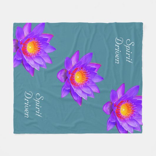 Spirit Driven Lotus Flowers on Bluish Blauwgroen Fleece Deken (Voorkant (Horizontaal))