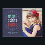 Spirits Bright Holiday Photo Card maken Feestdagenkaart<br><div class="desc">Viel het seizoen met deze moderne en stijlvolle vakantiekaart van Berry Berry Sweet. Bezoek WWWW.BERRYBERRYSWEET.COM voor meer van onze stijlvolle vakantie-collecties.  achtergrondkleur.</div>