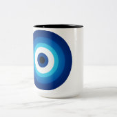 Spiritueel decor: het tijdloze blauwe boze oog tweekleurige koffiemok (Center)