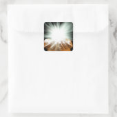 Spiritueel licht in de aangestoken handen vierkante sticker (Tas)