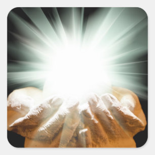 Spiritueel licht in de aangestoken handen vierkante sticker