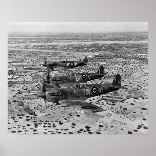 Spitfire-jachtvliegtuigen boven Afrika, 1943. Oude Poster (Voorkant)
