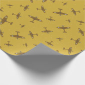 Spitfire War Planes Patroon op Gouden Geel Cadeaupapier (Hoek)