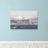 Spitsbergen Spitsbergen Zeilboot Canvas Afdruk (Insitu (Houten vloer))