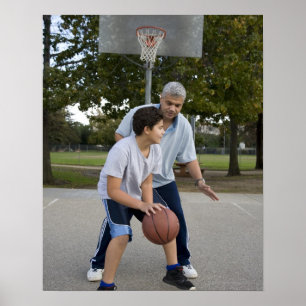 Spitsvader en zoon die basketbal spelen poster