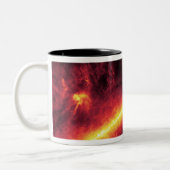Spitzer gezien tegen de infrarode hemel 2 tweekleurige koffiemok (Links)
