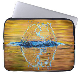 Splash op een herfst avond laptop sleeve