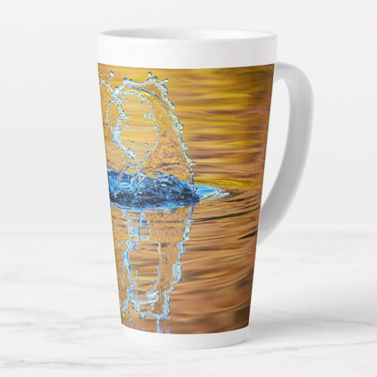 Splash op een herfst avond latte mok (Rechterhoek)