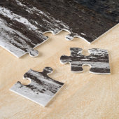 Splash van hete lava uit de krater van de uitbarst legpuzzel (Zijkant)