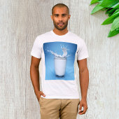 Splash van melk in Mannen T-shirt van de Drink van
