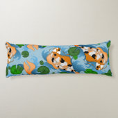 Splashing Koi Fish and Pond Lily Custom Lichaamskussen (Achterkant)