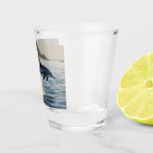 Splashing Leaping Dolphin: een dans van vreugde in Shot Glas (Rechts)