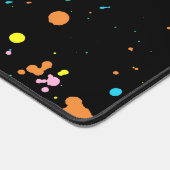 Spletters op zwart verven bureaumat (Hoek)