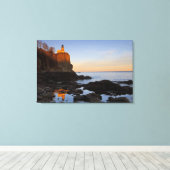 Split Rock Lighthouse bij zonsondergang nabij Two Canvas Afdruk (Insitu (Houten vloer))