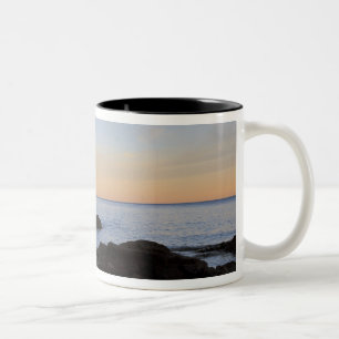 Split Rock Lighthouse bij zonsondergang nabij Two Tweekleurige Koffiemok