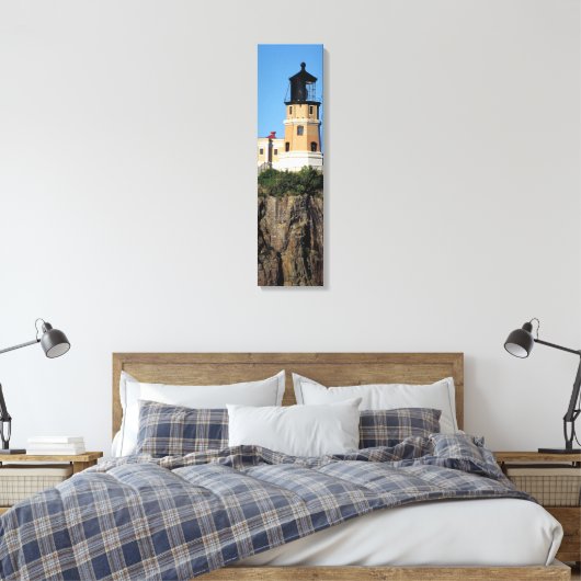Split Rock Lighthouse Cliffside Vertical Canvas Afdruk (Insitu (Slaapkamer))