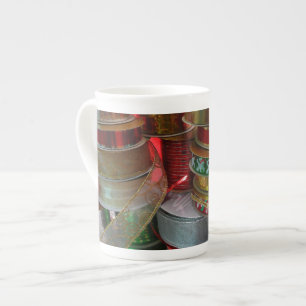 Spoelen van kerstfeestdagen, rood en goud porselein kop